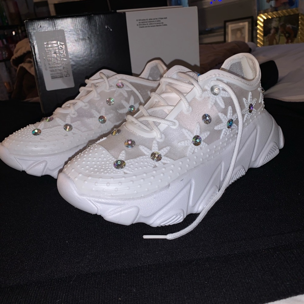 NEW…Rhinestone Daisy Sneakers WHITE.